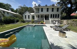 Mount Pleasant Contemporary Charmer - Mount Pleasant, South Carolina