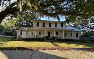 Mount Pleasant Contemporary Charmer - Mount Pleasant, South Carolina