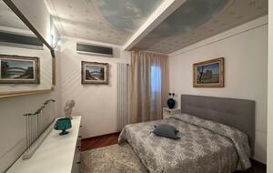 Elegant Home Gallery - Bologna, Italy