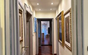 Elegant Home Gallery - Bologna, Italy