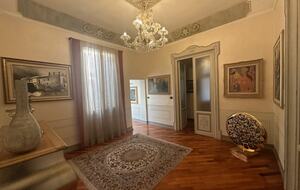 Elegant Home Gallery - Bologna, Italy