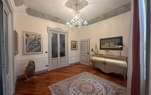 Elegant Home Gallery - Bologna, Italy