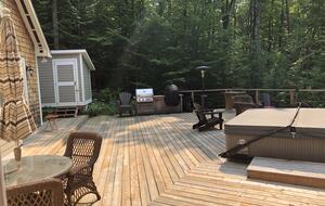 Modern Cottage in Pristine Mountain Setting - Lac-Sainte-Marie, Canada