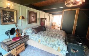 Mid-Modern-Century "Mr. (aka:Modern Renaissance)" in Iowa City - Iowa City, Iowa