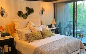 Mid-Modern-Century "Mr. (aka:Modern Renaissance)" in Iowa City - Iowa City, Iowa