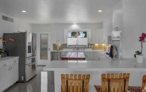 Stylish Mid-Century Villa with Stunning Views - Palm Springs, California