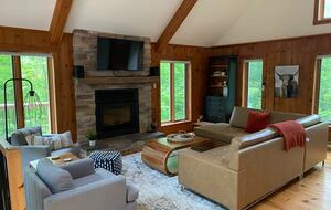 Modern Cottage in Pristine Mountain Setting - Lac-Sainte-Marie, Canada