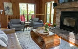 Modern Cottage in Pristine Mountain Setting - Lac-Sainte-Marie, Canada