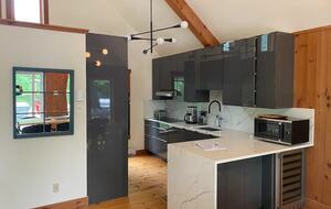 Modern Cottage in Pristine Mountain Setting - Lac-Sainte-Marie, Canada