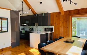 Modern Cottage in Pristine Mountain Setting - Lac-Sainte-Marie, Canada