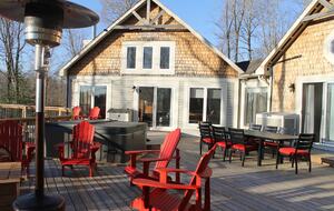 Modern Cottage in Pristine Mountain Setting - Lac-Sainte-Marie, Canada