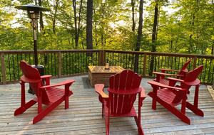 Modern Cottage in Pristine Mountain Setting - Lac-Sainte-Marie, Canada
