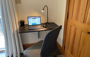 Modern Cottage in Pristine Mountain Setting - Lac-Sainte-Marie, Canada