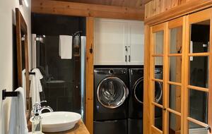 Modern Cottage in Pristine Mountain Setting - Lac-Sainte-Marie, Canada