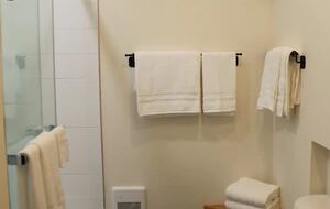 Modern Cottage in Pristine Mountain Setting - Lac-Sainte-Marie, Canada