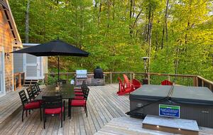 Modern Cottage in Pristine Mountain Setting - Lac-Sainte-Marie, Canada