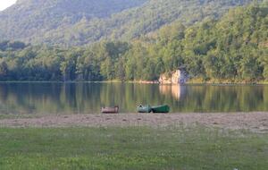 Modern Cottage in Pristine Mountain Setting - Lac-Sainte-Marie, Canada