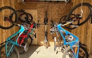 Modern Cottage in Pristine Mountain Setting - Lac-Sainte-Marie, Canada