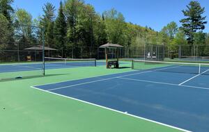 Modern Cottage in Pristine Mountain Setting - Lac-Sainte-Marie, Canada