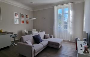 2 BD Apartment In Historical Palace - Florence, Italy