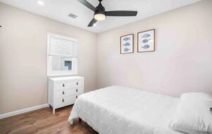 Beach Bungalow - 1.5 Blocks to the Beach! - Brigantine, New Jersey