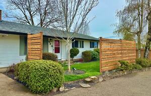 Charming Home Polk County - Dallas, Oregon