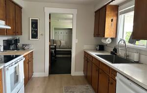 Charming Home Polk County - Dallas, Oregon