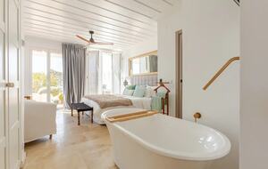 Amorzinho Do Vau | Historic Villa With Direct Beach Access - Portimao, Portugal