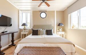 Amorzinho Do Vau | Historic Villa With Direct Beach Access - Portimao, Portugal