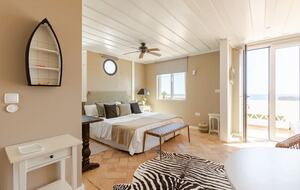 Amorzinho Do Vau | Historic Villa With Direct Beach Access - Portimao, Portugal