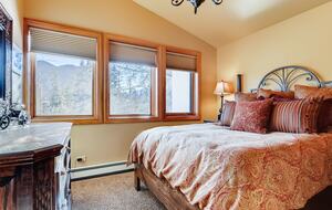 Frisco Mountain View Retreat | Close to 5 Ski Resorts - Frisco, Colorado