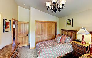 Frisco Mountain View Retreat | Close to 5 Ski Resorts - Frisco, Colorado