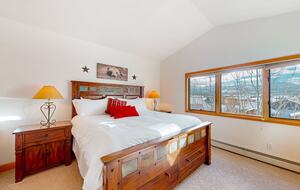 Gorgeous upstairs 2nd master - also en suite. Views to die