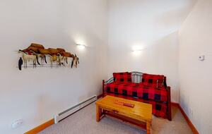 Cute landing with very comfortable twin beds (two of them)