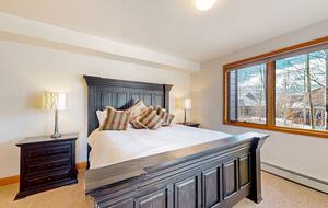 Basement master (King) en suite - walk out to hot tub