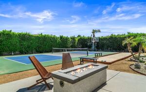 Entertainment Paradise with Putting Green & Tiki Bar - Palm Springs, California