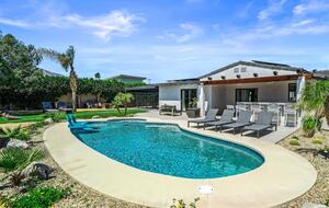 Entertainment Paradise with Putting Green & Tiki Bar - Palm Springs, California