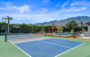 Entertainment Paradise with Putting Green & Tiki Bar - Palm Springs, California