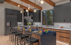 Blue Valley Chalet - Moving Mountains - Breckenridge, Colorado