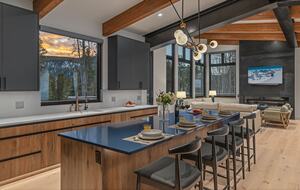 Blue Valley Chalet - Moving Mountains - Breckenridge, Colorado