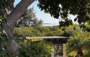 Four Feathers Farmhouse Villa - Montecito, California