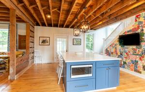 Stunning Renovated 1837 Farmhouse - Bellefonte, Pennsylvania