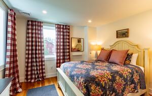 Stunning Renovated 1837 Farmhouse - Bellefonte, Pennsylvania