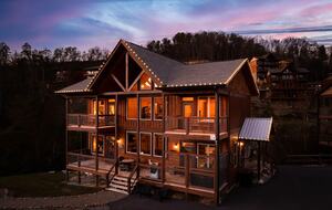 Luxury Cabin GETAWAY-Location-View-HotTub+more - Sevierville, Tennessee