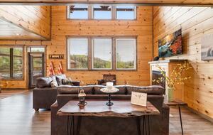 Luxury Cabin GETAWAY-Location-View-HotTub+more - Sevierville, Tennessee