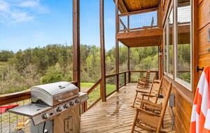 Luxury Cabin GETAWAY-Location-View-HotTub+more - Sevierville, Tennessee