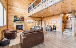 Luxury Cabin GETAWAY-Location-View-HotTub+more - Sevierville, Tennessee