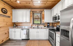 Luxury Cabin GETAWAY-Location-View-HotTub+more - Sevierville, Tennessee