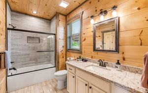 Luxury Cabin GETAWAY-Location-View-HotTub+more - Sevierville, Tennessee