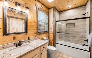 Luxury Cabin GETAWAY-Location-View-HotTub+more - Sevierville, Tennessee